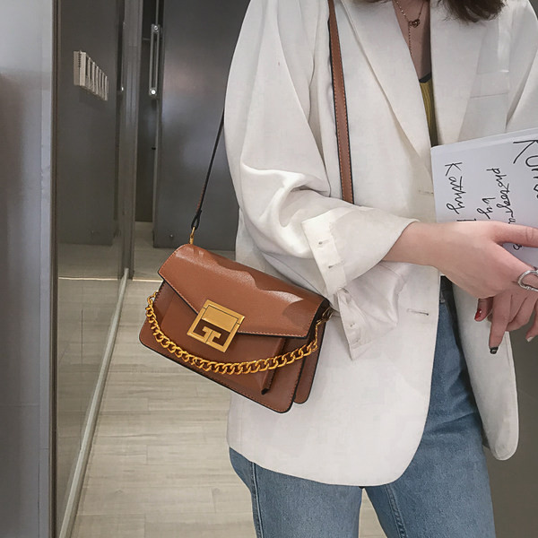 Geanta patrata model nou cu inchizator metalic pentru femei