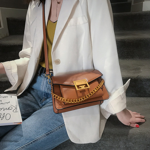 Geanta patrata model nou cu inchizator metalic pentru femei