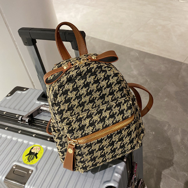 Γυναικείο υφασμάτινο σακίδιο με μπροστινή τσέπη