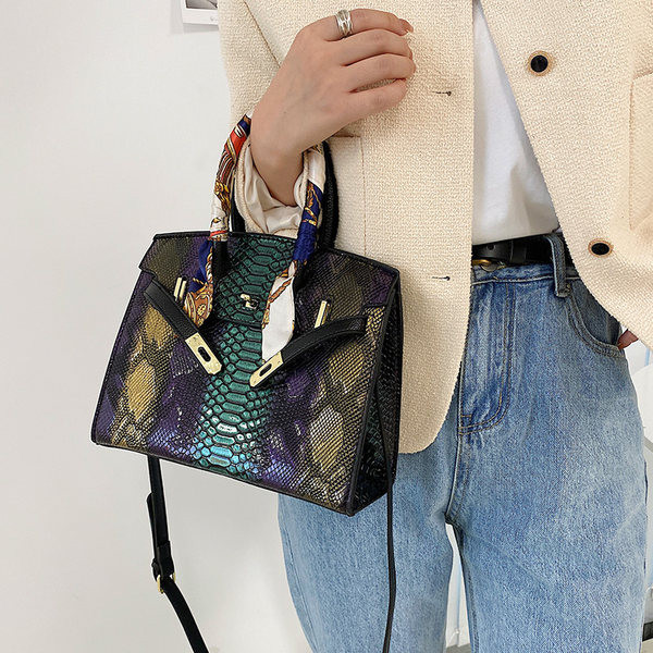 Geanta de dama colorata cu maner scurt si lung