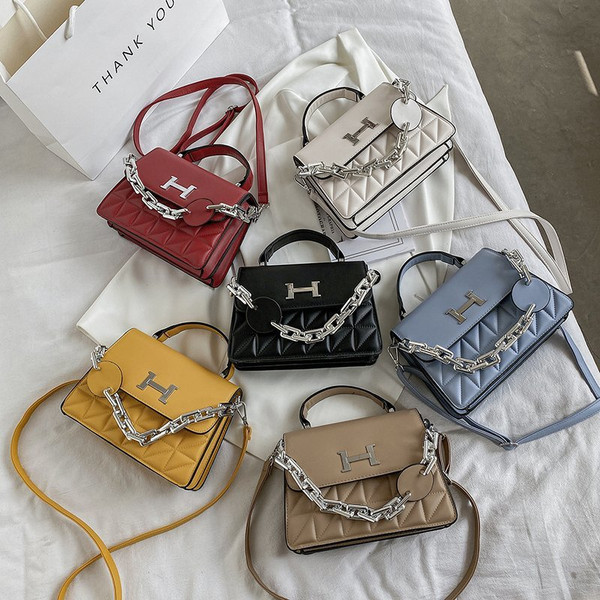 Geantă pătrată de damă casual cu element metalic