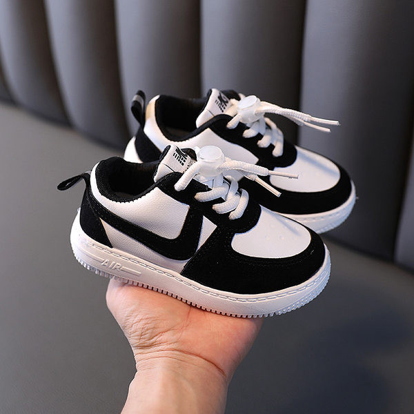 Adidași moderni pentru băieți cu șireturi și talpă plată