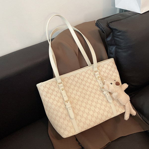 Geanta de umar de dama si accesoriu pentru ursuleti