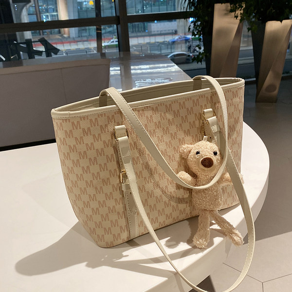 Geanta de umar de dama si accesoriu pentru ursuleti