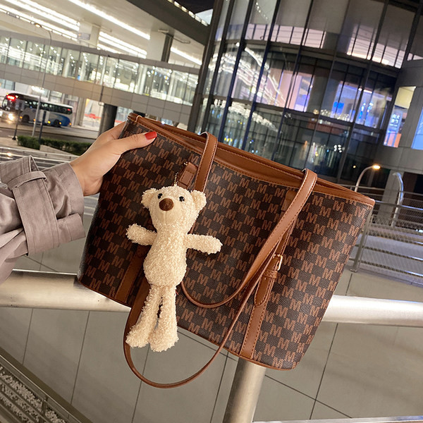 Geanta de umar de dama si accesoriu pentru ursuleti