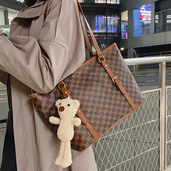 Geanta de umar de dama si accesoriu pentru ursuleti