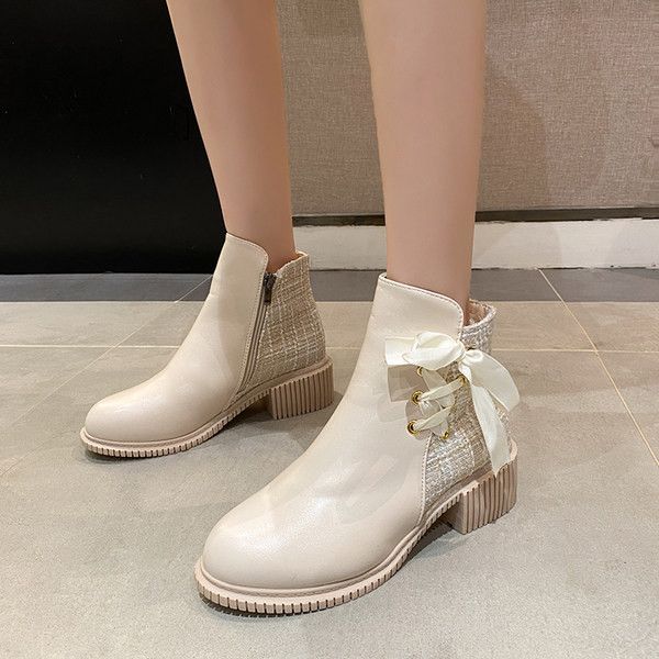 Model nou de ghete dama cu panglica