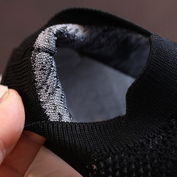 Tenisi actuali pentru copii cu talpa plata fara prindere