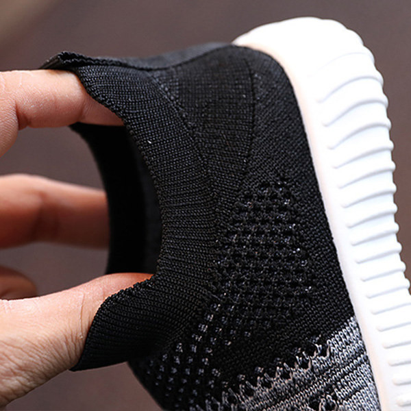 Tenisi actuali pentru copii cu talpa plata fara prindere