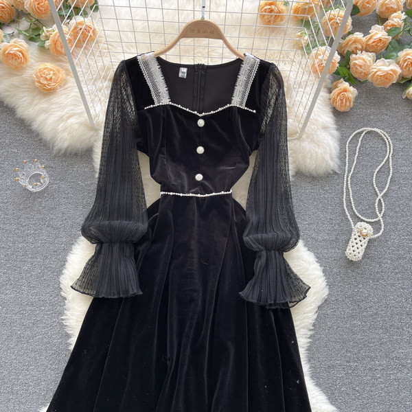 Rochie de damă cu mâneci lungi de culoare neagră