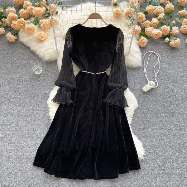 Rochie de damă cu mâneci lungi de culoare neagră