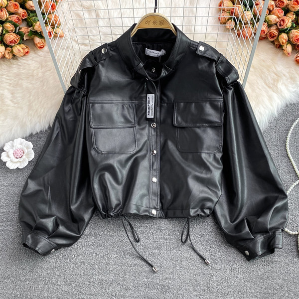 Geacă modernă de piele de damă cu buzunare și șireturi