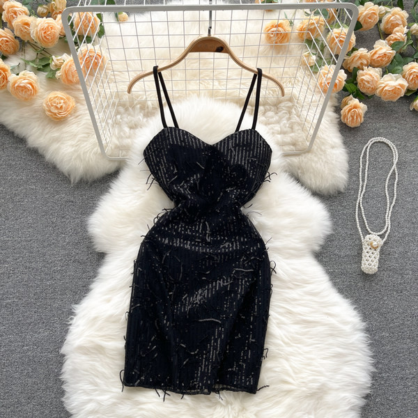 Rochie moderna de dama cu paiete si bretele subtiri