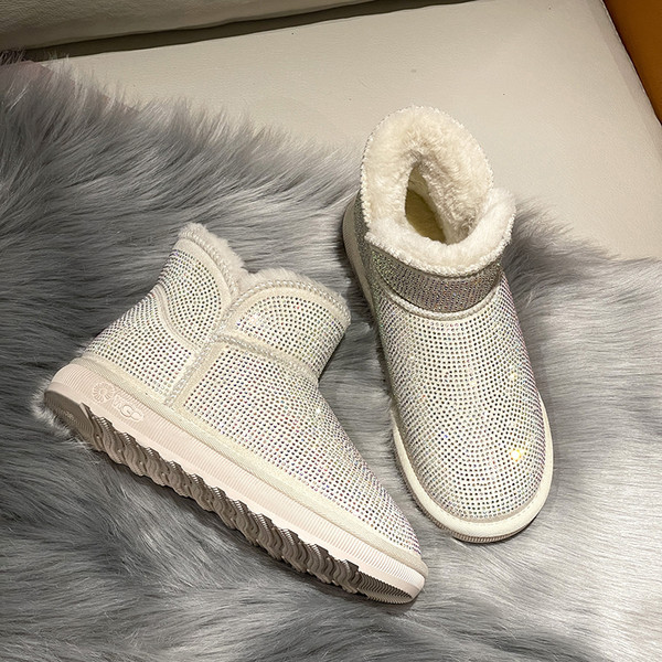 Ghete de dama moderne cu pietre si captuseala calda