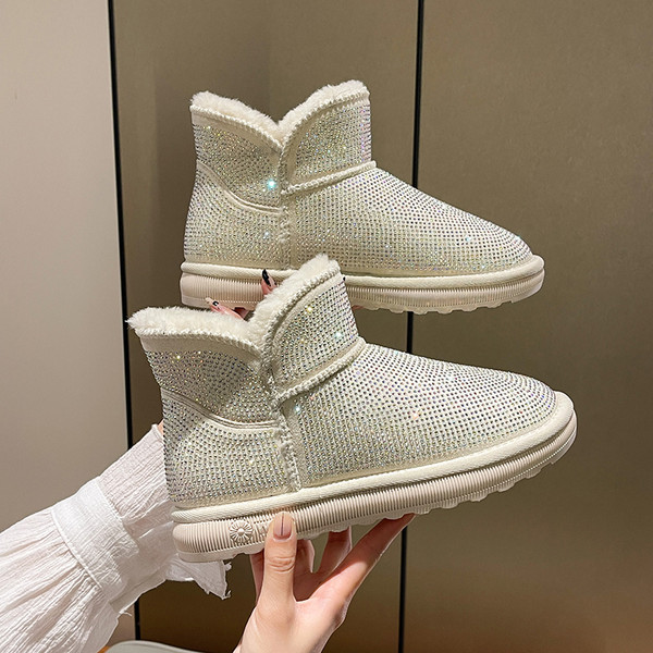 Ghete de dama moderne cu pietre si captuseala calda