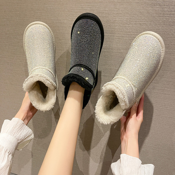 Ghete de dama moderne cu pietre si captuseala calda