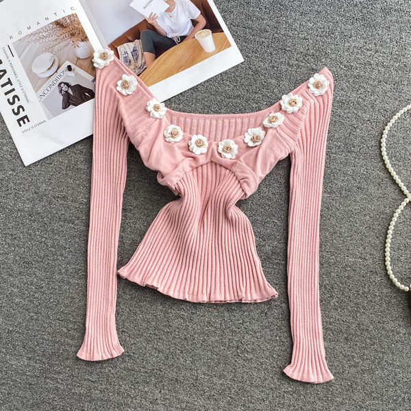 Bluză de damă din catifea cu umerii goi și flori