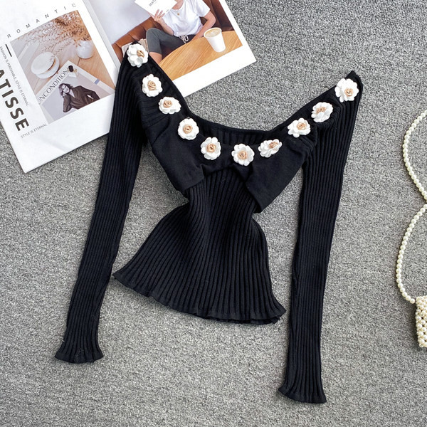 Bluză de damă din catifea cu umerii goi și flori