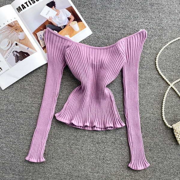 Bluză de damă din catifea cu umerii goi și flori