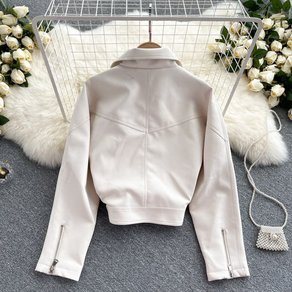 Geaca de piele de dama cu guler clasic si fermoar asimetric