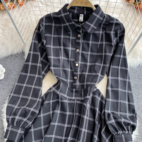 Rochie de dama eleganta cu nasturi si guler clasic in negru