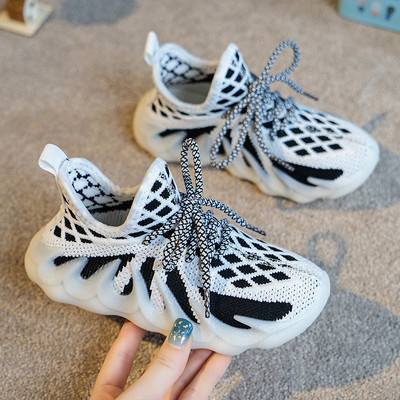 Tenisi eleganti pentru copii cu sireturi si talpa aspra