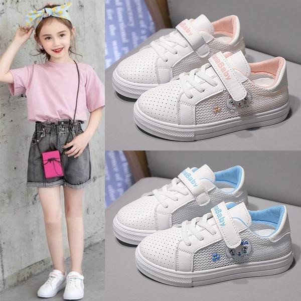 Adidași de damă cu inscripție și talpă plată de culoare albă