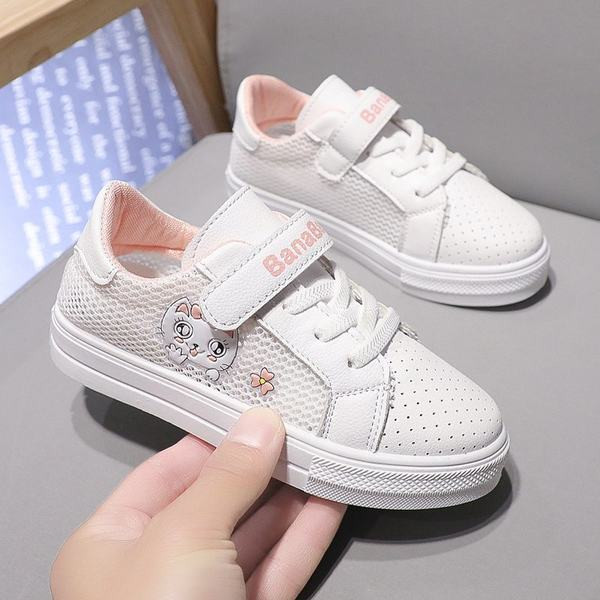 Adidași de damă cu inscripție și talpă plată de culoare albă