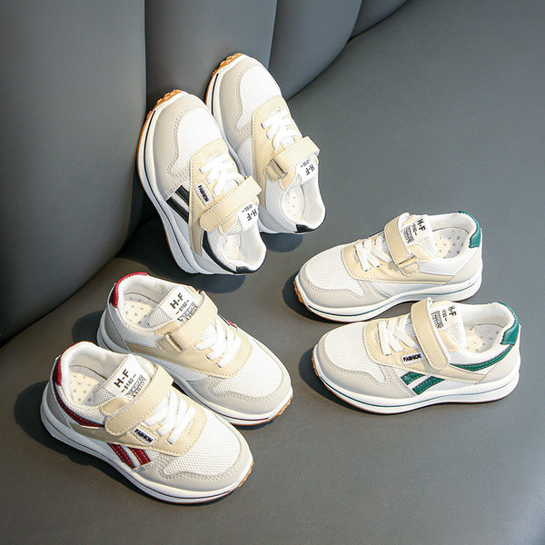 Adidasi copii cu autocolante in trei culori si talpa aspra