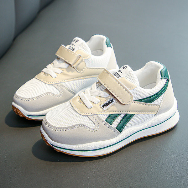 Adidasi copii cu autocolante in trei culori si talpa aspra