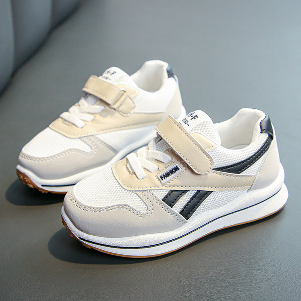 Adidasi copii cu autocolante in trei culori si talpa aspra