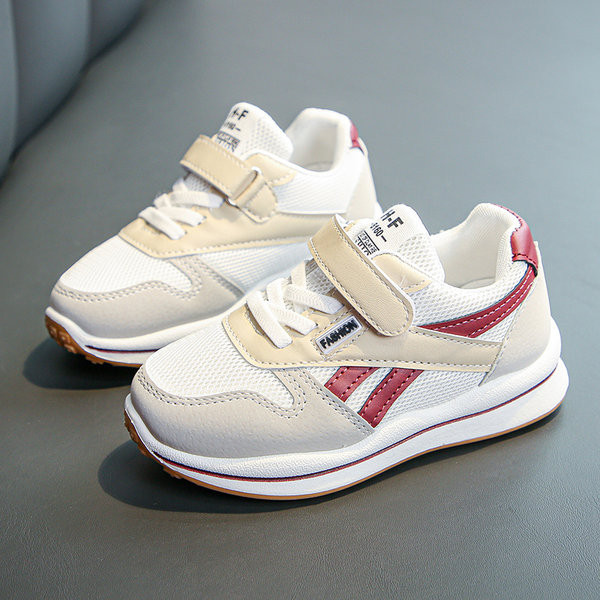 Adidasi copii cu autocolante in trei culori si talpa aspra