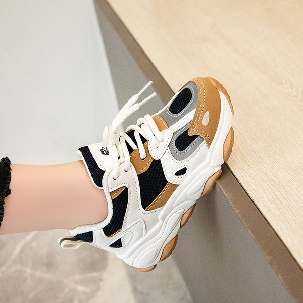 Model nou de adidasi de toamna pentru baieti si fete