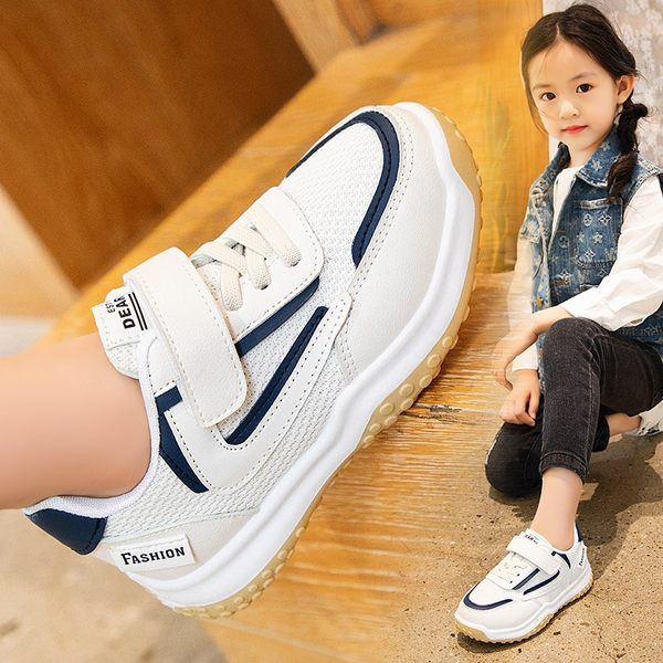 Model nou de adidasi de primavara-toamna cu autocolante si cravate