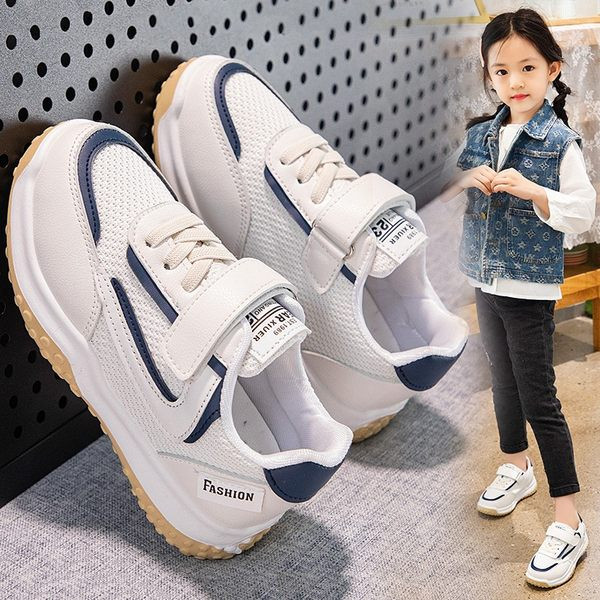 Model nou de adidasi de primavara-toamna cu autocolante si cravate