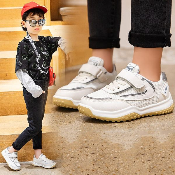 Model nou de adidasi de primavara-toamna cu autocolante si cravate