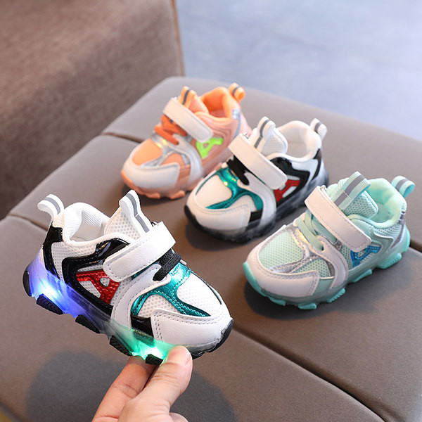 Adidasi luminosi pentru copii cu autocolante pentru baieti si fete