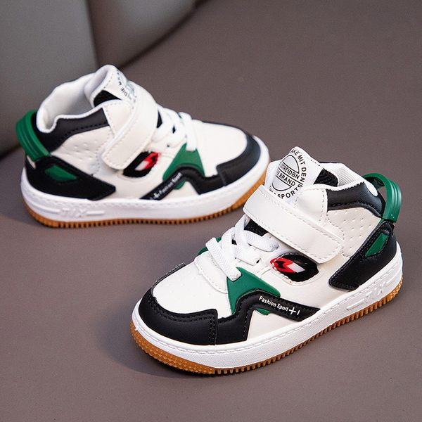 Adidasi copii cu talpa plate si autocolante