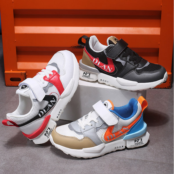 Adidași moderni pentru copii cu inscripție pentru băieți