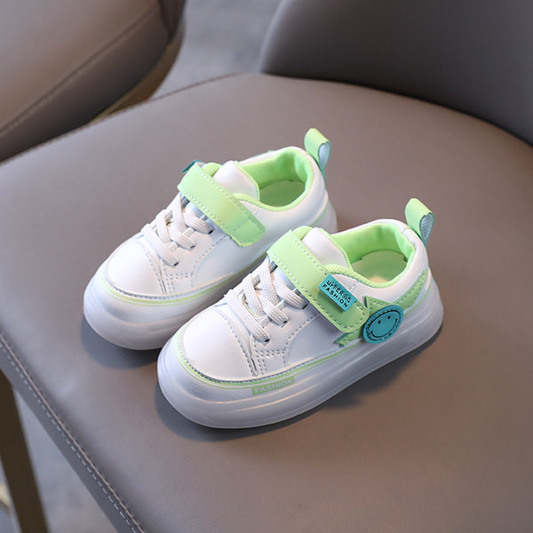 Adidasi copii cu talpa plate si autocolante