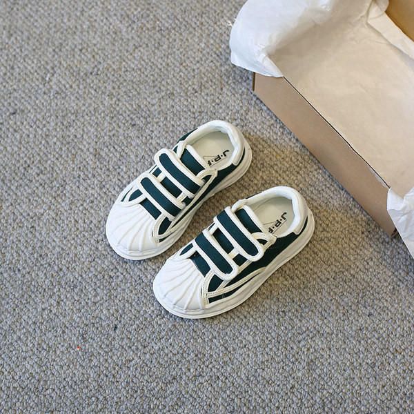 Adidasi moderni pentru copii cu talpa plate si velcro