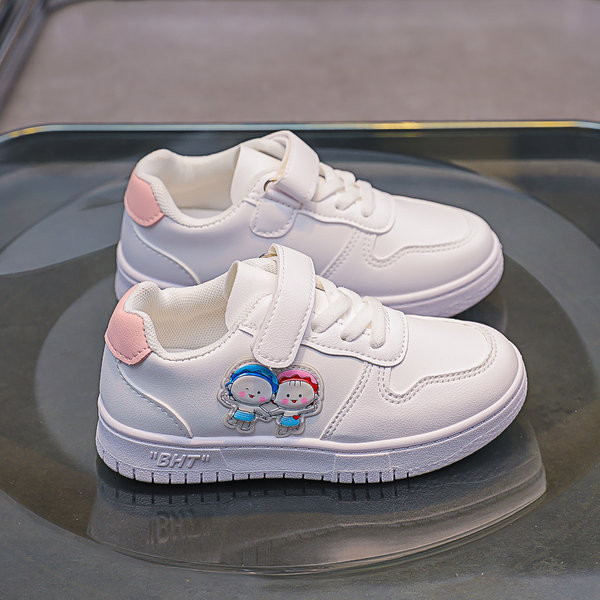 Model nou de adidasi copii cu aplicatie si autocolante in alb