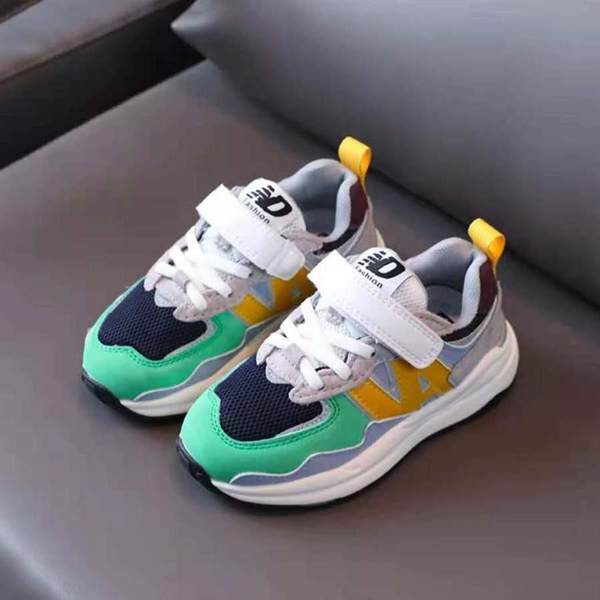 Adidași sport pentru copii pentru băieți cu inscripție și cravate