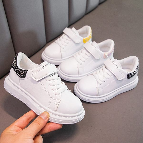 Adidasi copii cu nituri si autocolante in alb