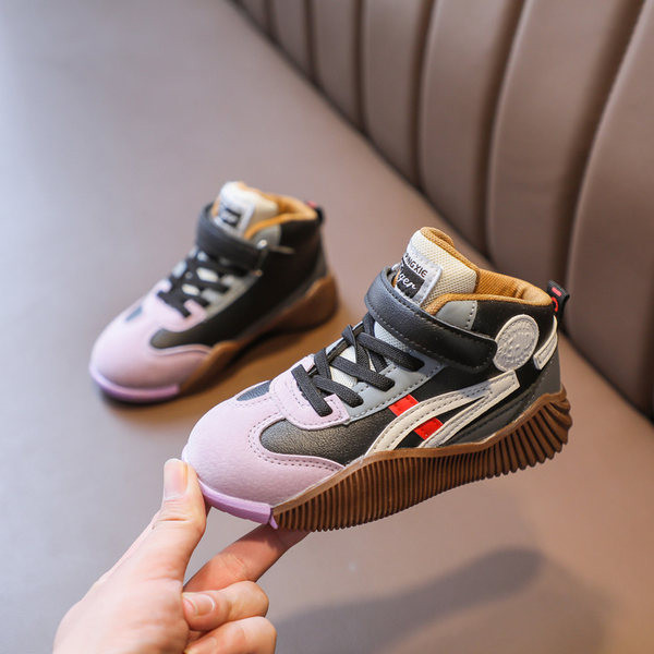 Model nou de adidasi toamna-iarna pana la glezna cu sireturi si sticker