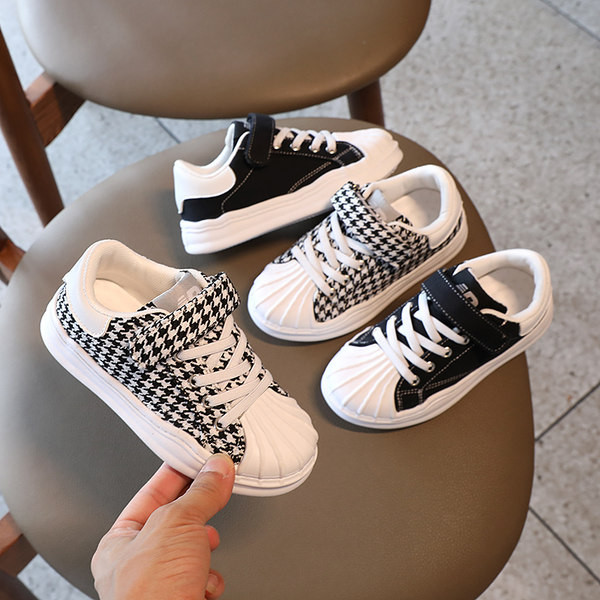 Adidasi copii cu talpa plate si autocolante