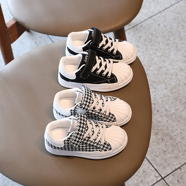 Adidasi copii cu talpa plate si autocolante