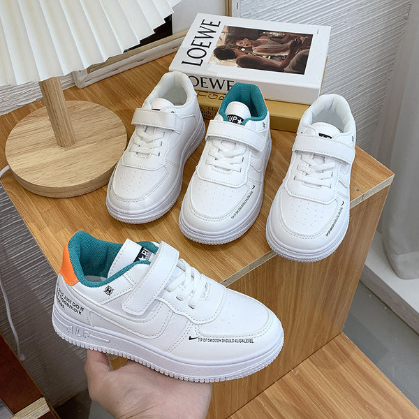 Adidași casual pentru copii cu autocolante în alb