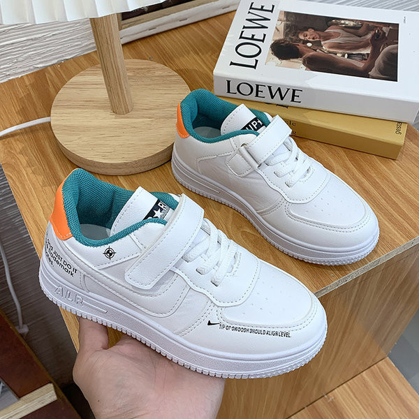 Adidași casual pentru copii cu autocolante în alb