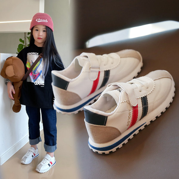 Model nou adidasi primavara - toamna cu autocolante si cravate